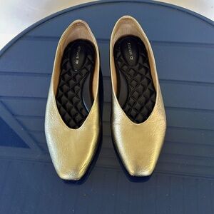Birdies size 9 gold flat